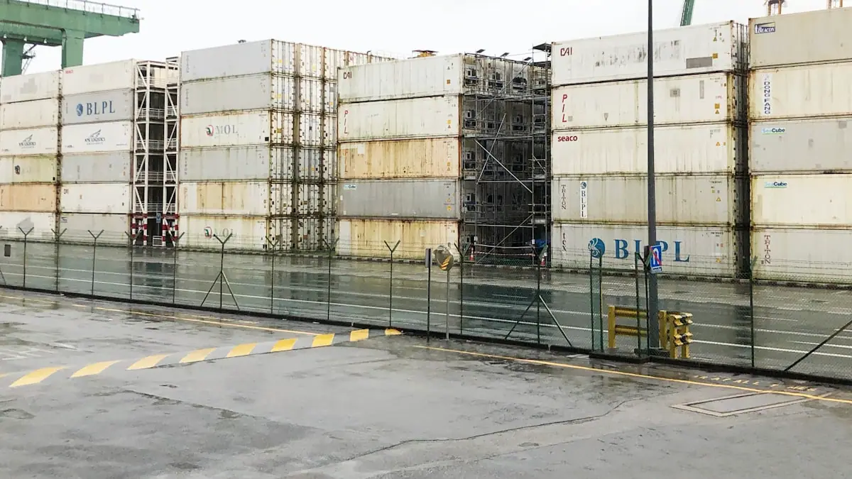 Container chassis vs flatbed: which suits your route?